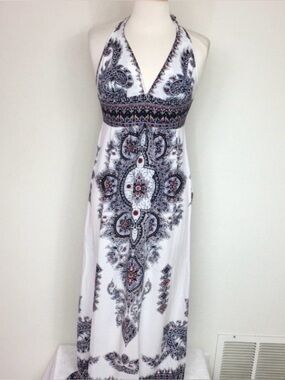 Angie Juniors Y2K White Navy Paisley Halter Maxi Dress Size Medium Boho Tropical